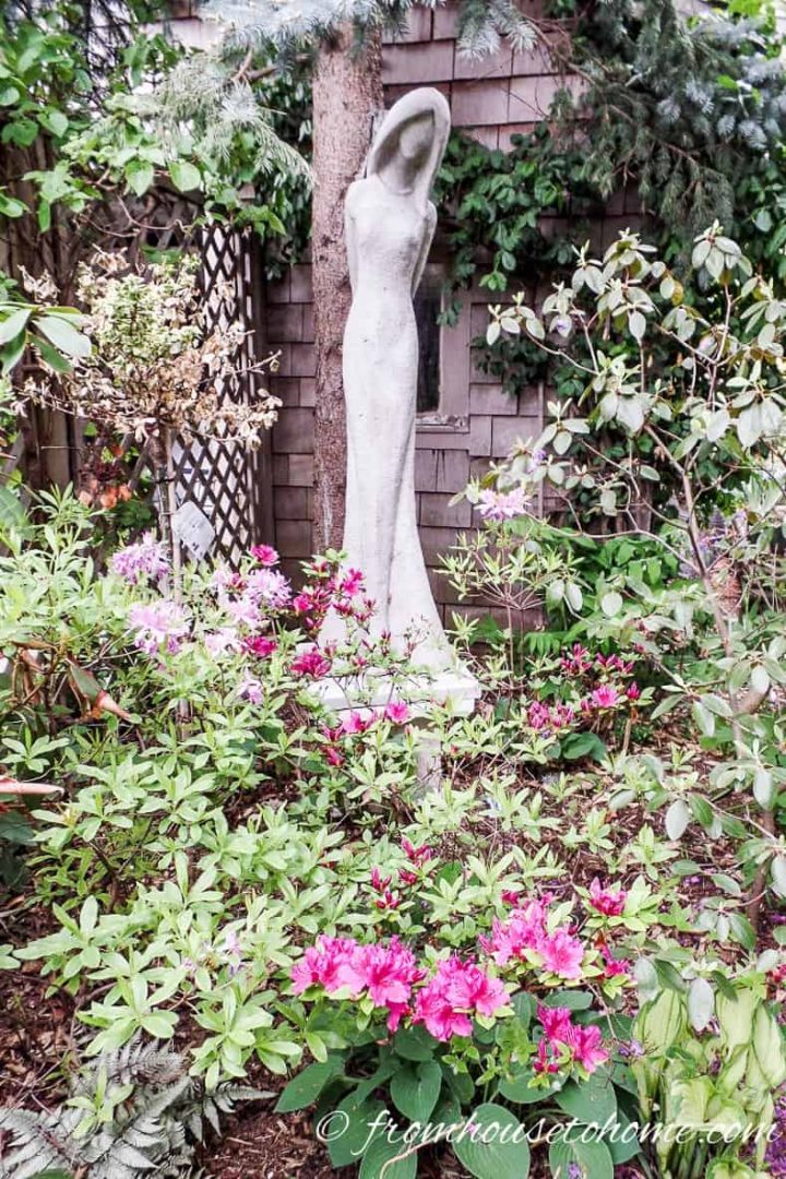 Lady statue in the middle of a garden