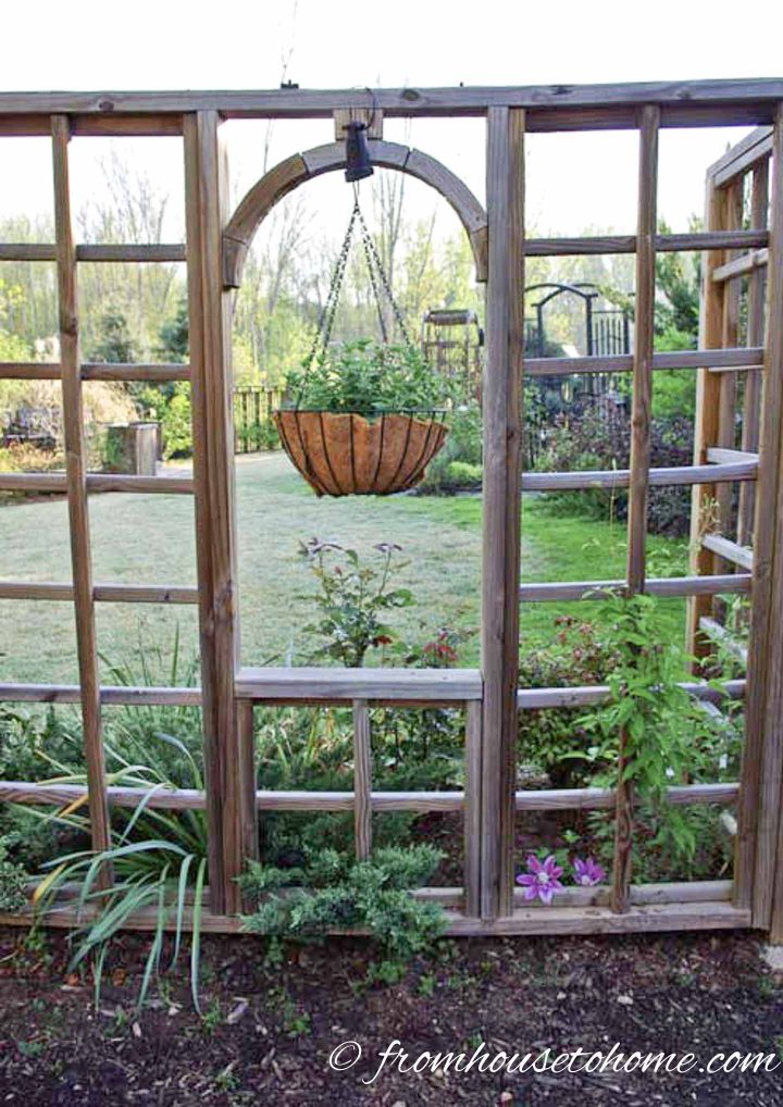 Large square lattice privacy fence