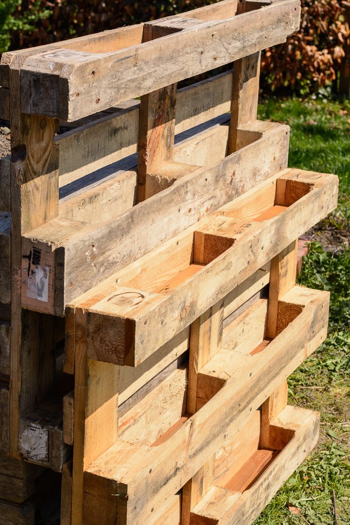 Freestanding vertical garden made from pallets