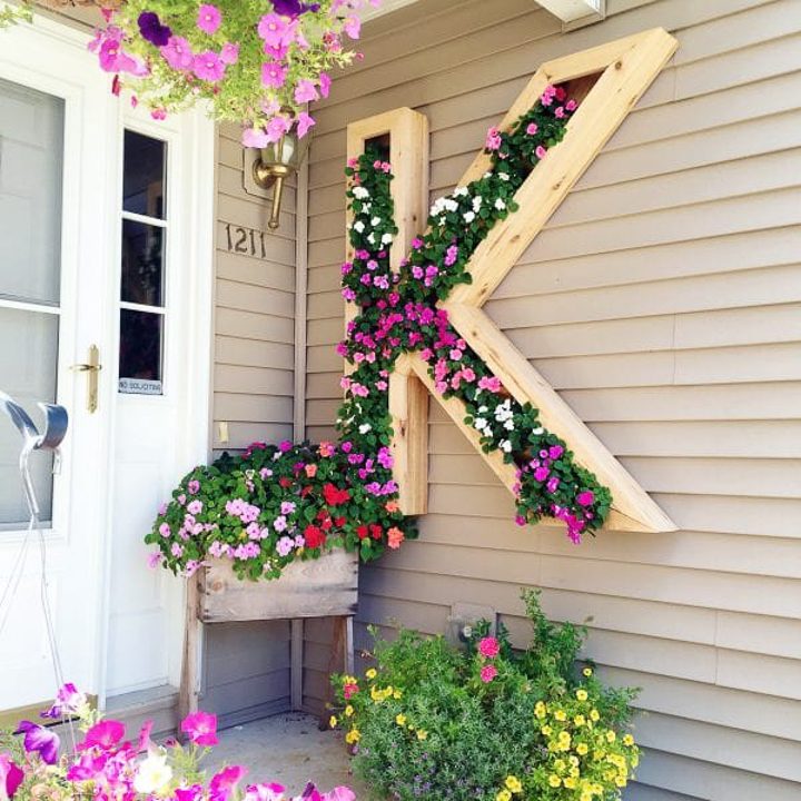 DIY monogram planter by Ellery Designs for Remodelaholic