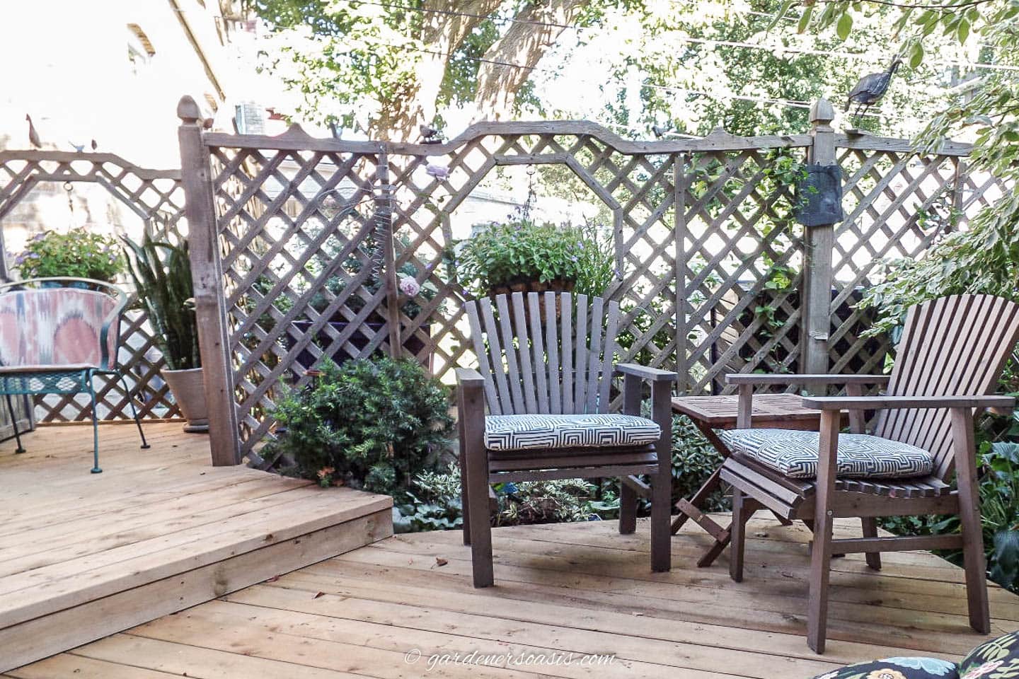 deck with a lattice privacy fence around it