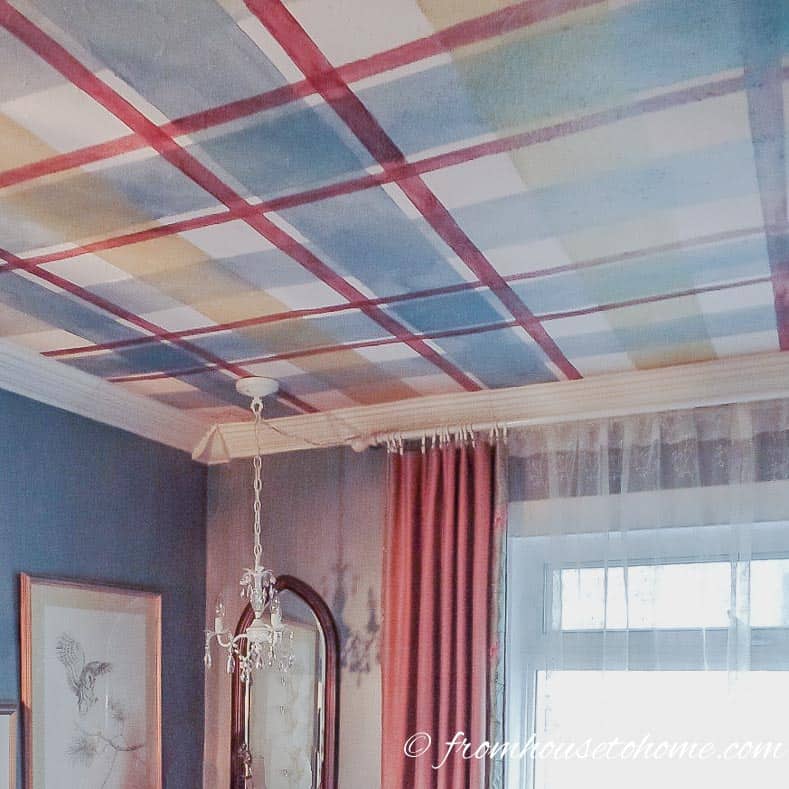 Living room with plaid painted on the ceiling