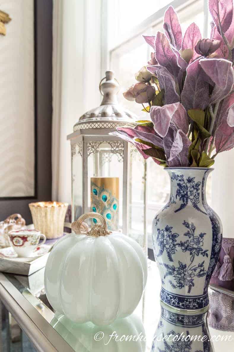 If you're looking for some autumn decorating inspiration, these easy fall room decor ideas use non traditional colors and will make your home feel cozy.