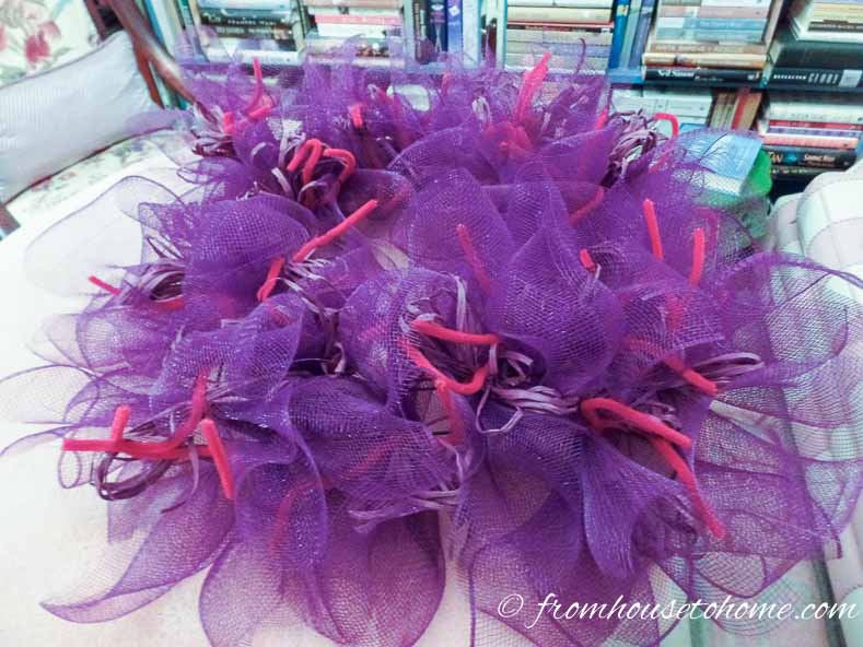 Add raffia bunches to each pipe cleaner