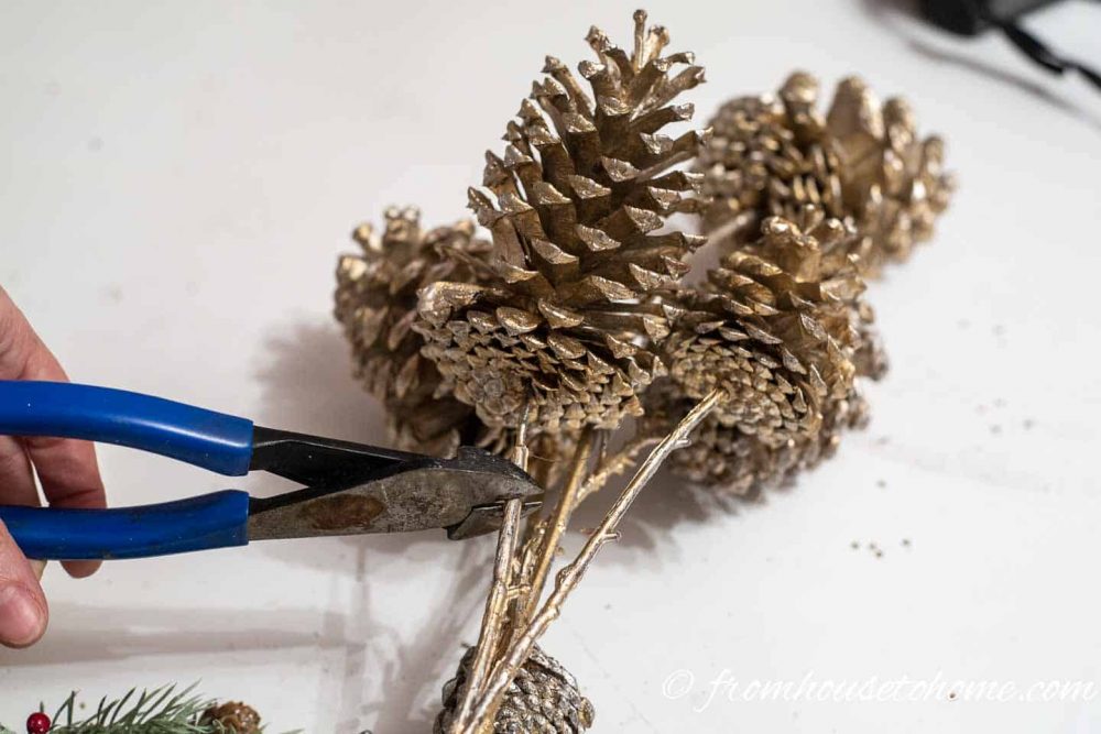 Really Easy Pine Cone DIY Christmas Ornament