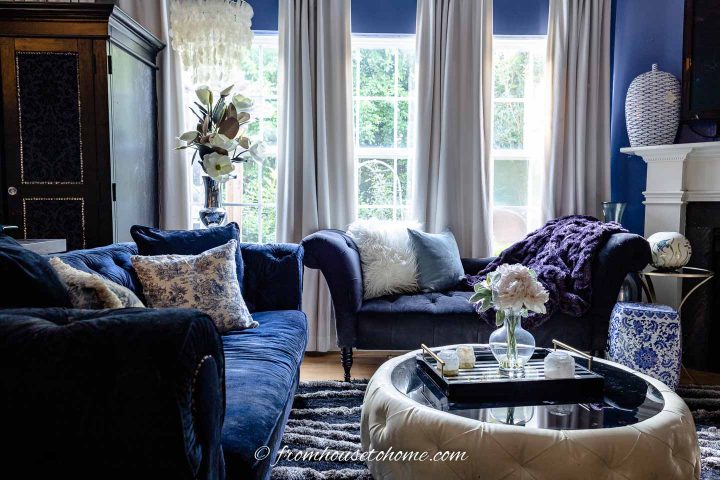 Blue And White Decorating Ideas 10, What Colour Curtains Go With Blue Sofa