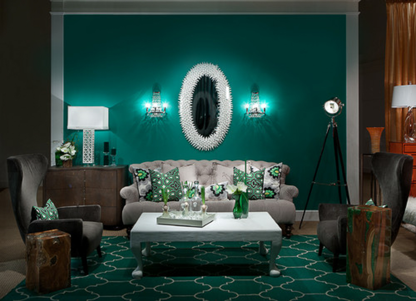 Emerald green living room with a white sofa and table lamps