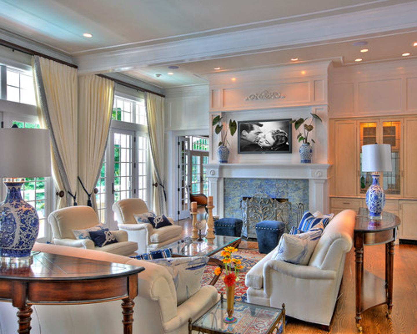 Blue and white traditional living room furniture layout