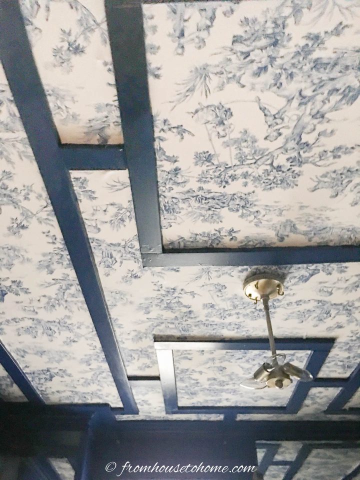 Ceiling covered with white and blue fabric between blue moldings