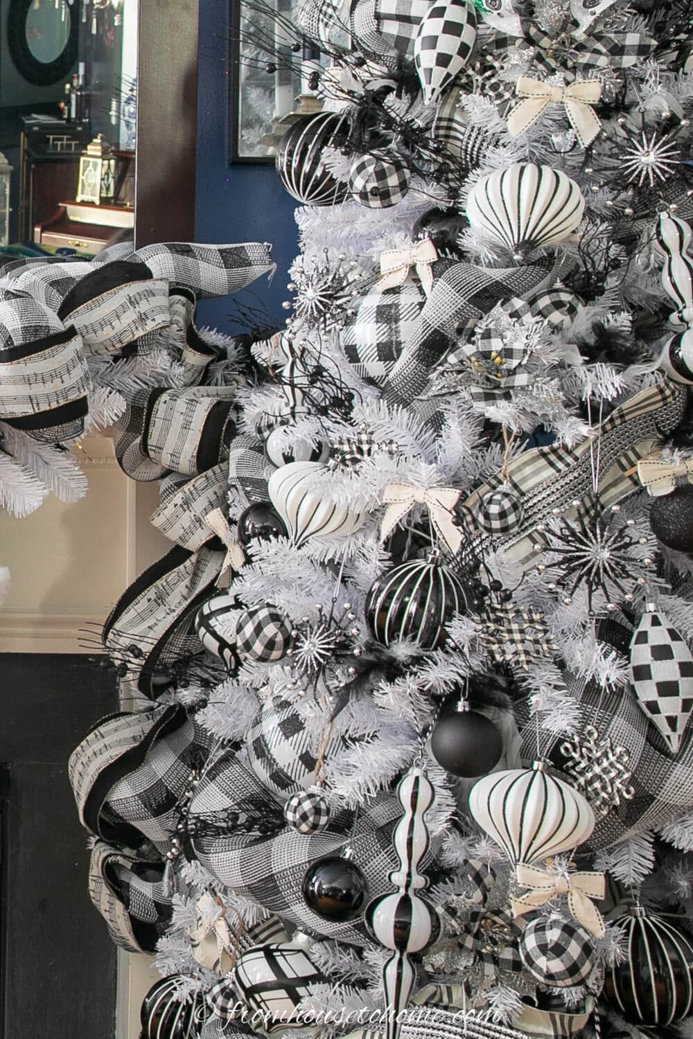 Black And White Christmas Decor Ideas