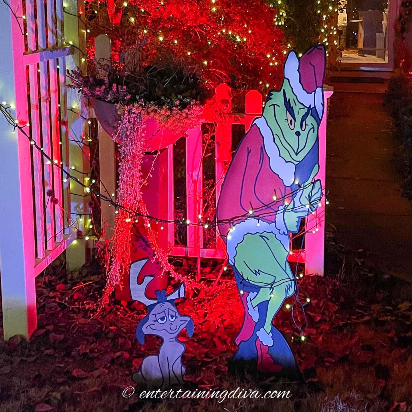 12 Awesome Grinch Outdoor Decor Ideas