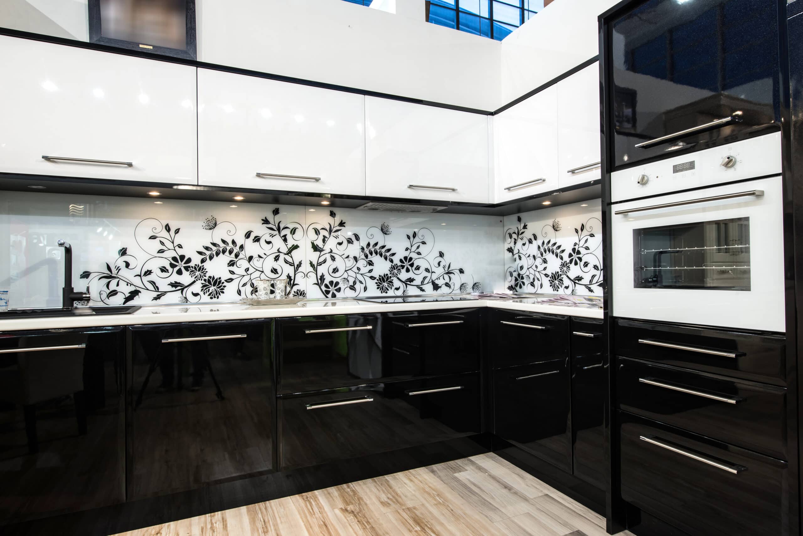 interesting black and white backsplash