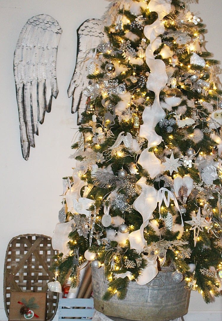 silver and white christmas tree decorating ideas