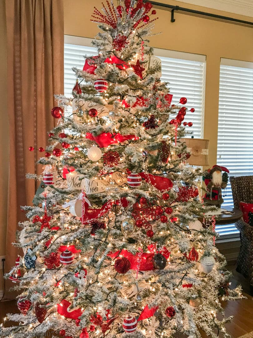 creative red and white christmas tree