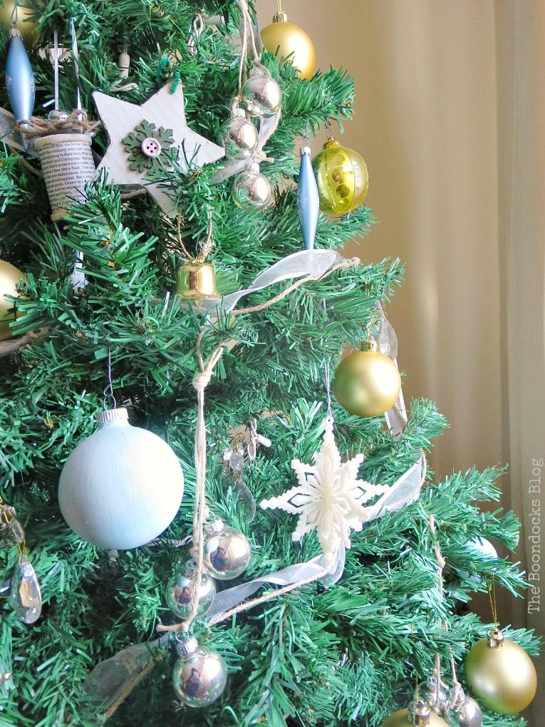 the most affordable way to decorate a christmas tree