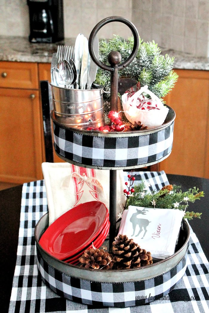 diy christmas centerpiece for a kitchen table