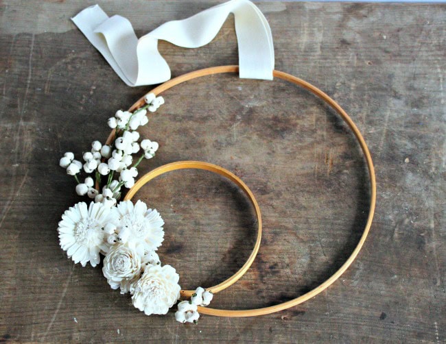 diy winter white embroidery hoop wreath
