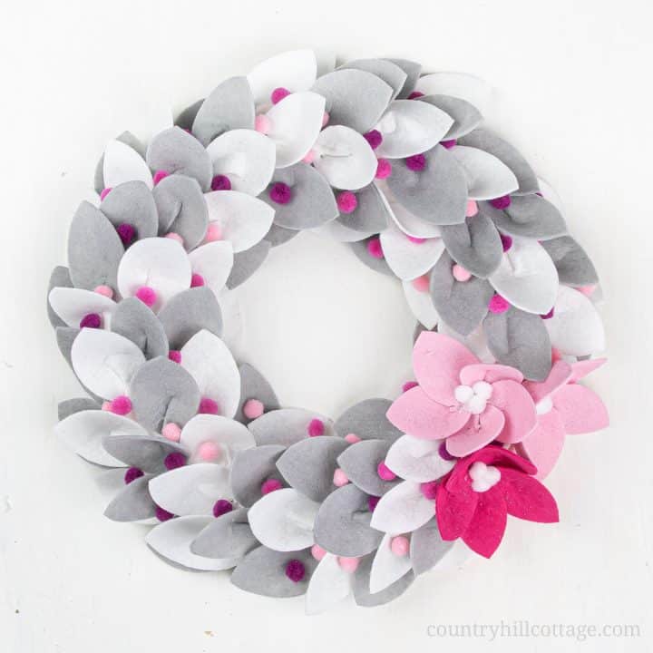 diy christmas felt wreath with felt poinsettia 2 ways
