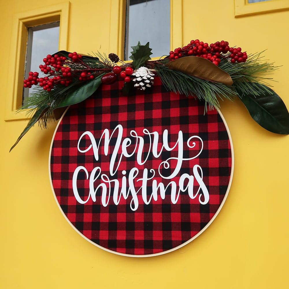 embroidery hoop christmas wreath