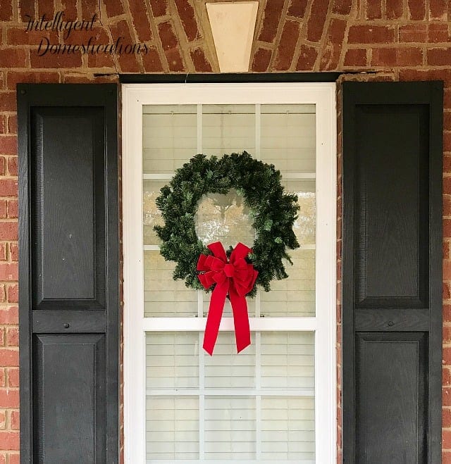 easy way to hang outside window wreaths