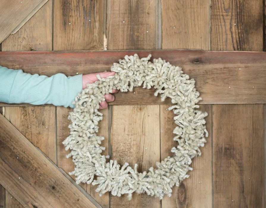 how to make a knotted yarn wreath