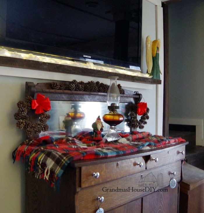 old-fashioned farmhouse christmas mantel decor