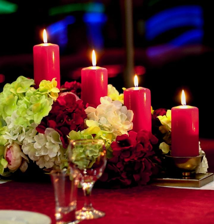 red and white hydrangea centerpiece